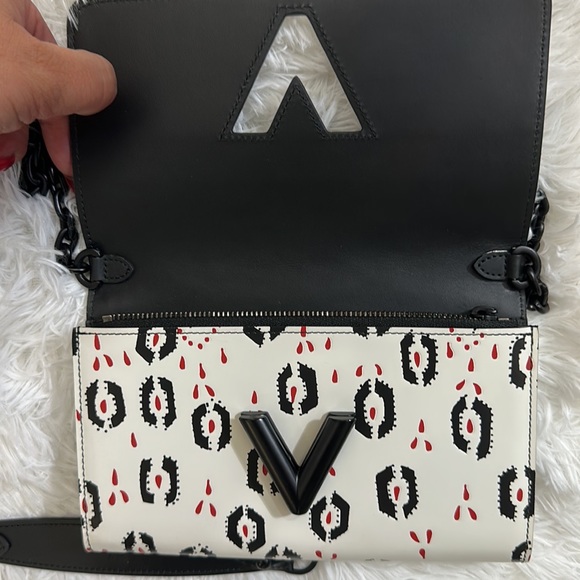 💎✨BEAUTIFUL✨💎 Authentic Twist Chain Louis Vuitton: Timeless Elegance - Picture 13 of 15